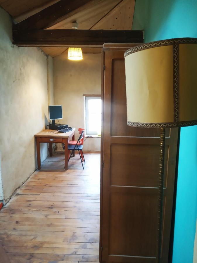 La Maison Rouge - Backpacker Hostel แซงต์-เอเตียน ภายนอก รูปภาพ