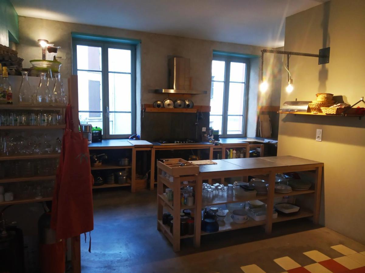 La Maison Rouge - Backpacker Hostel แซงต์-เอเตียน ภายนอก รูปภาพ