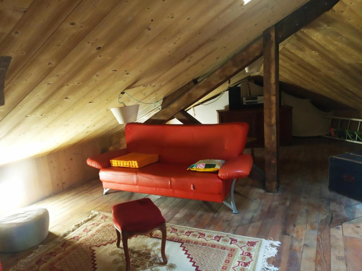 La Maison Rouge - Backpacker Hostel แซงต์-เอเตียน ภายนอก รูปภาพ