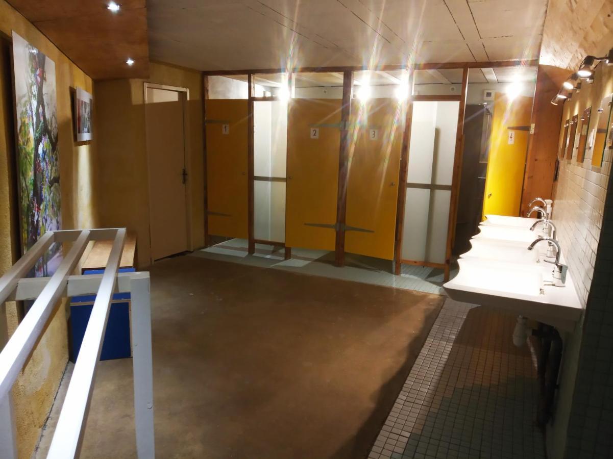 La Maison Rouge - Backpacker Hostel แซงต์-เอเตียน ภายนอก รูปภาพ