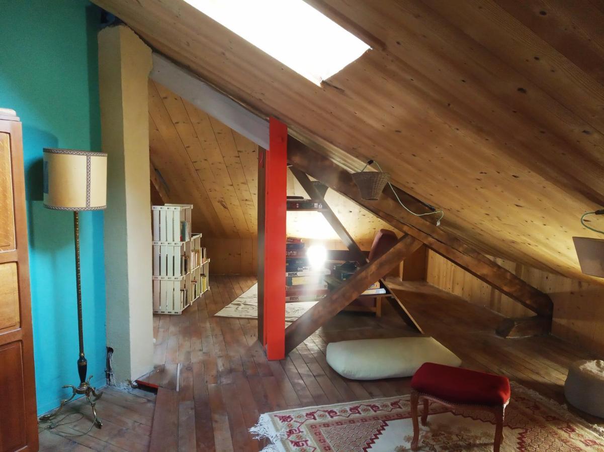 La Maison Rouge - Backpacker Hostel แซงต์-เอเตียน ภายนอก รูปภาพ